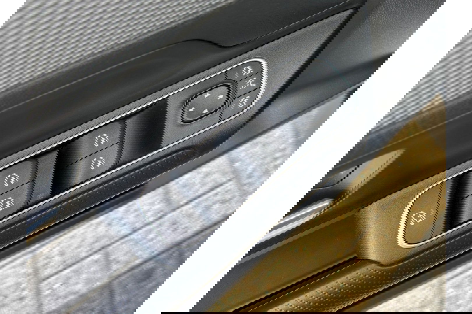 Mercedes-Benz GLA 200 BUSINESS LUXURY 163PK AUTOMAAT AIRCO PDC CAMERA