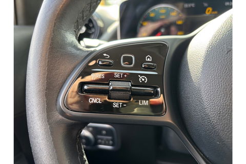 Mercedes-Benz GLA 200 BUSINESS LUXURY 163PK AUTOMAAT AIRCO PDC CAMERA