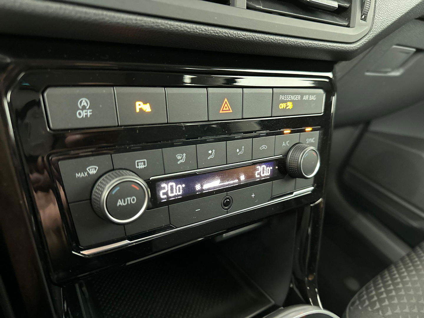 Volkswagen T-Cross 1.0 TSI United Beats Camera Lane