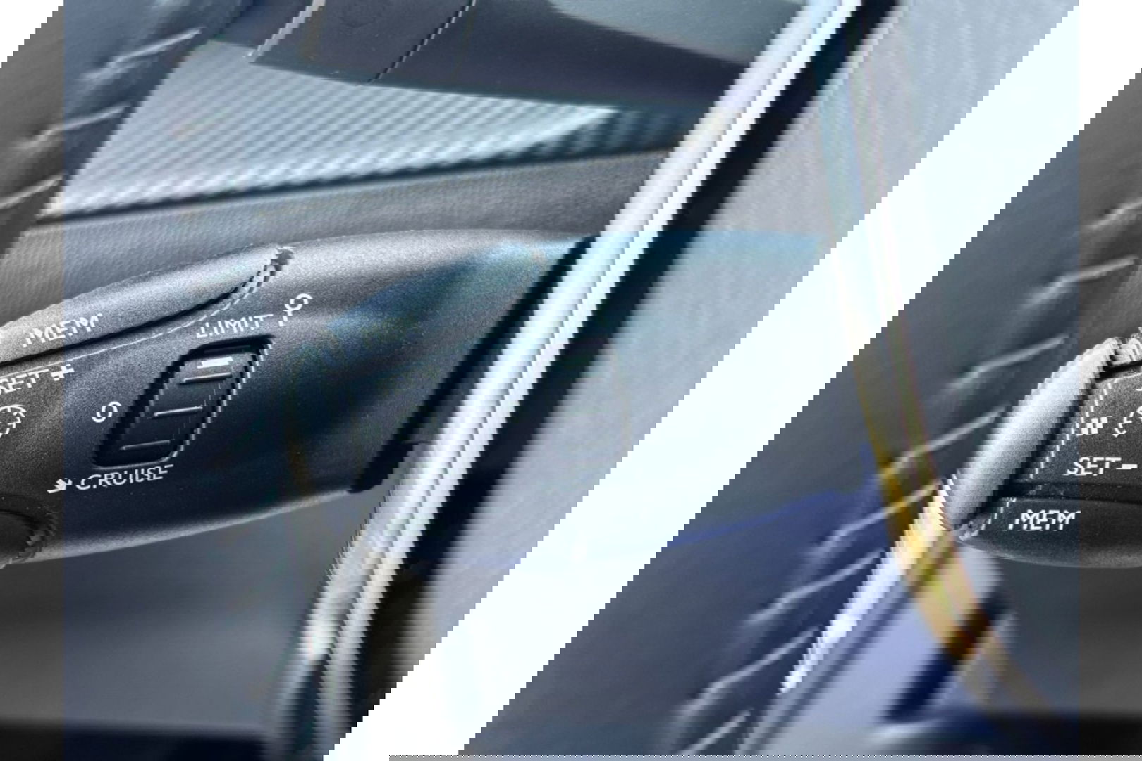 Peugeot 2008 1.2 PURE TECH ACTIVE AIRCO NAVI CRUISE.