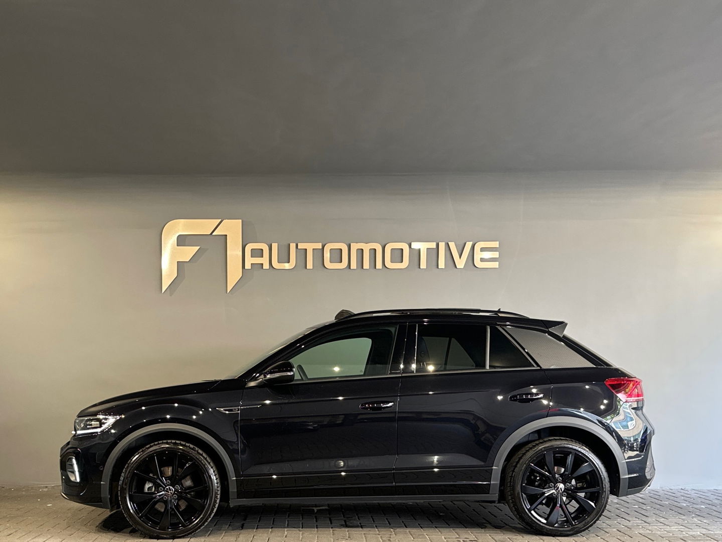 Volkswagen T-Roc 1.5 TSI R-Line Pano|Keyless|IQ|Sfeerver|BTW