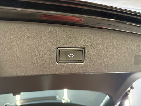 Volkswagen T-Roc 1.5 TSI R-Line Pano|Keyless|IQ|Sfeerver|BTW
