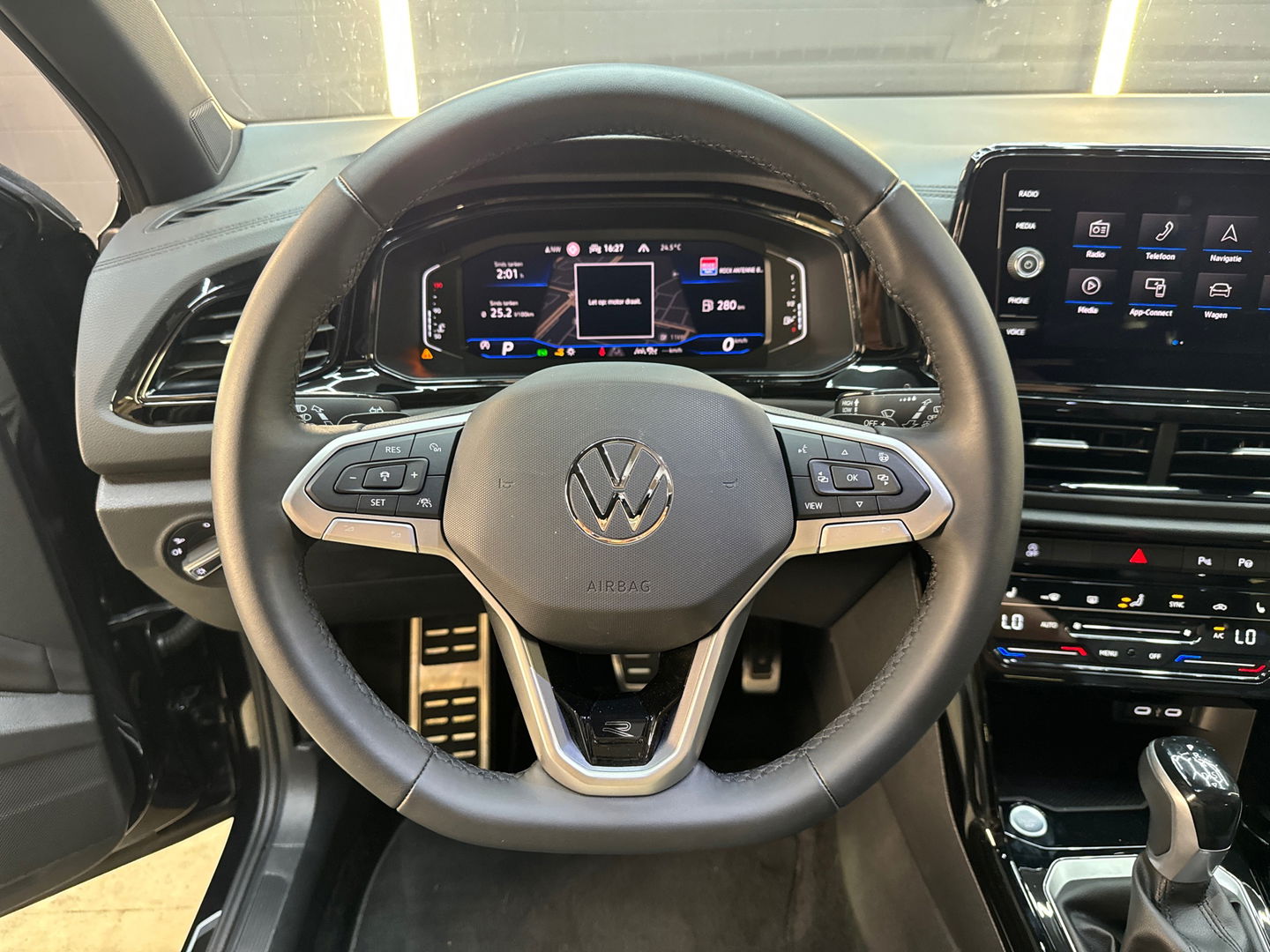 Volkswagen T-Roc 1.5 TSI R-Line Pano|Keyless|IQ|Sfeerver|BTW