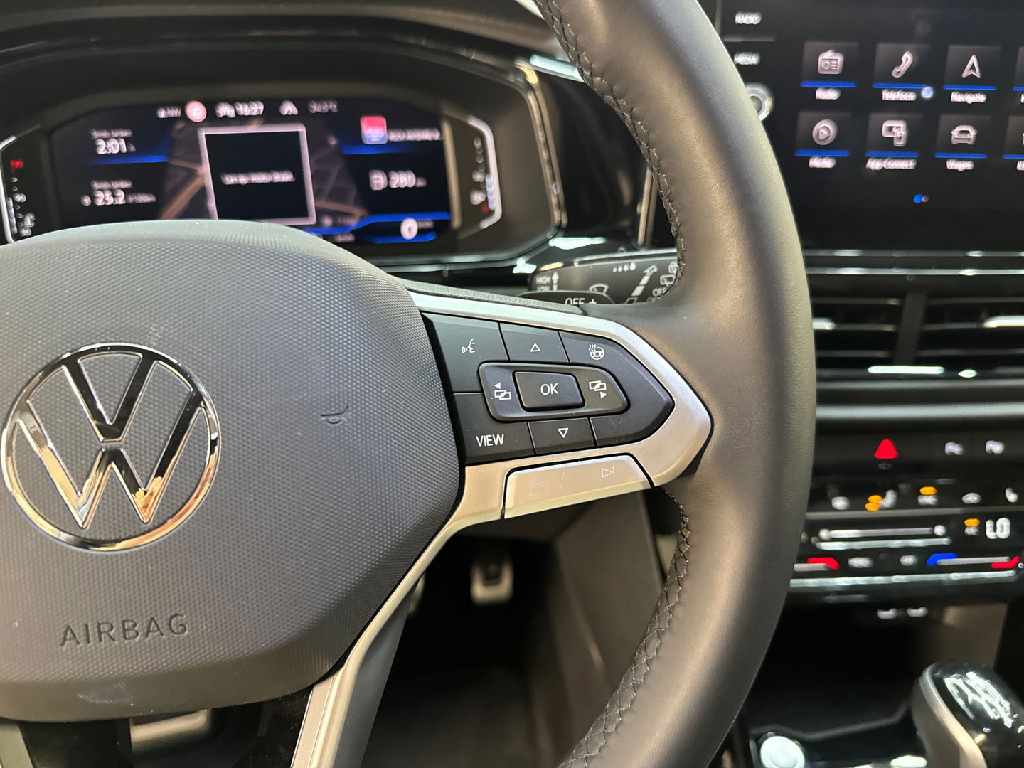 Volkswagen T-Roc 1.5 TSI R-Line Pano|Keyless|IQ|Sfeerver|BTW