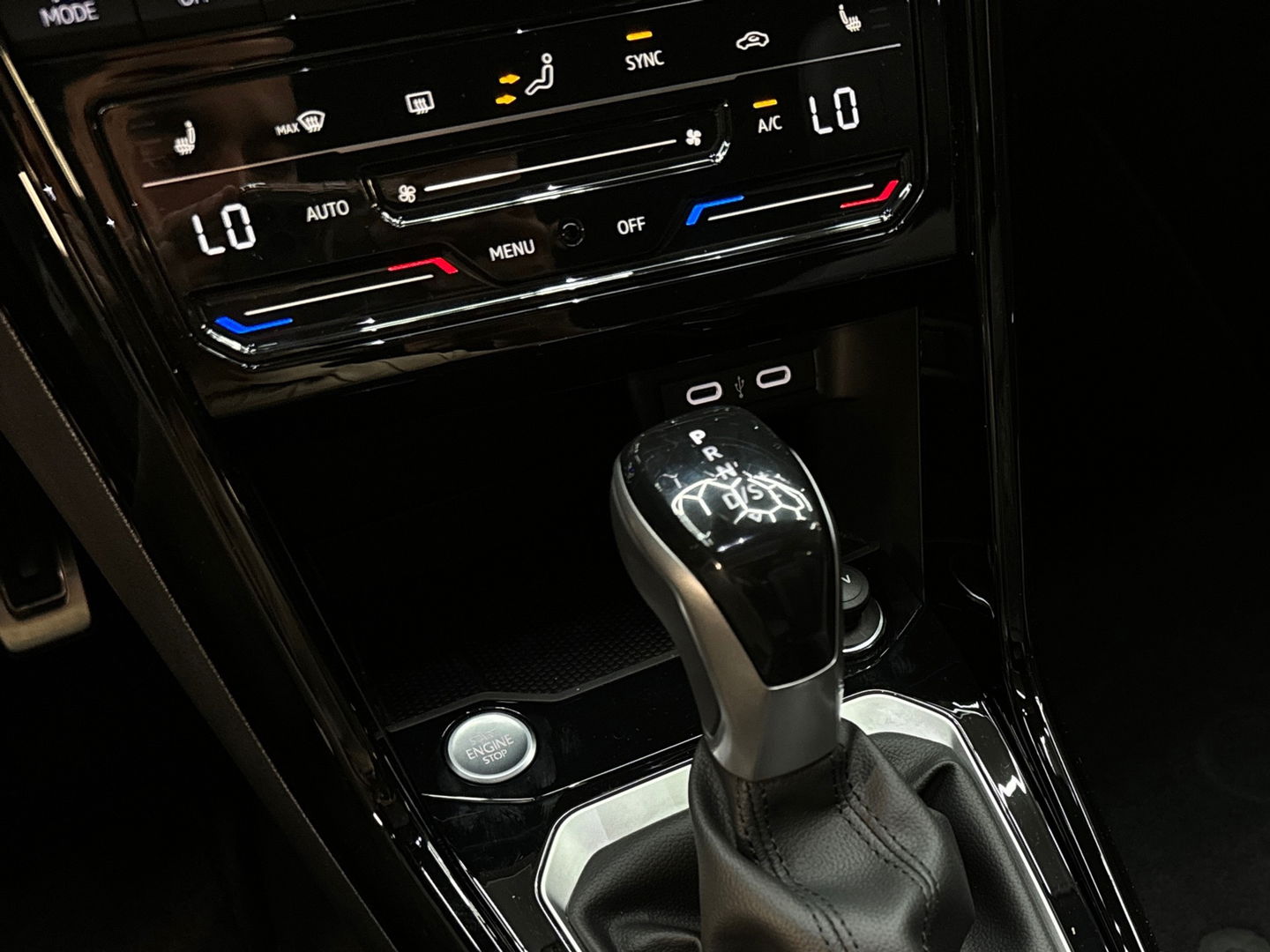 Volkswagen T-Roc 1.5 TSI R-Line Pano|Keyless|IQ|Sfeerver|BTW