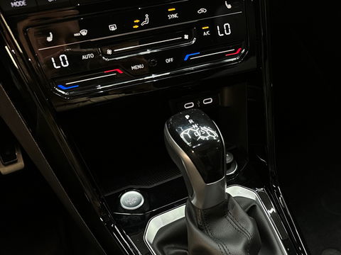 Volkswagen T-Roc 1.5 TSI R-Line Pano|Keyless|IQ|Sfeerver|BTW