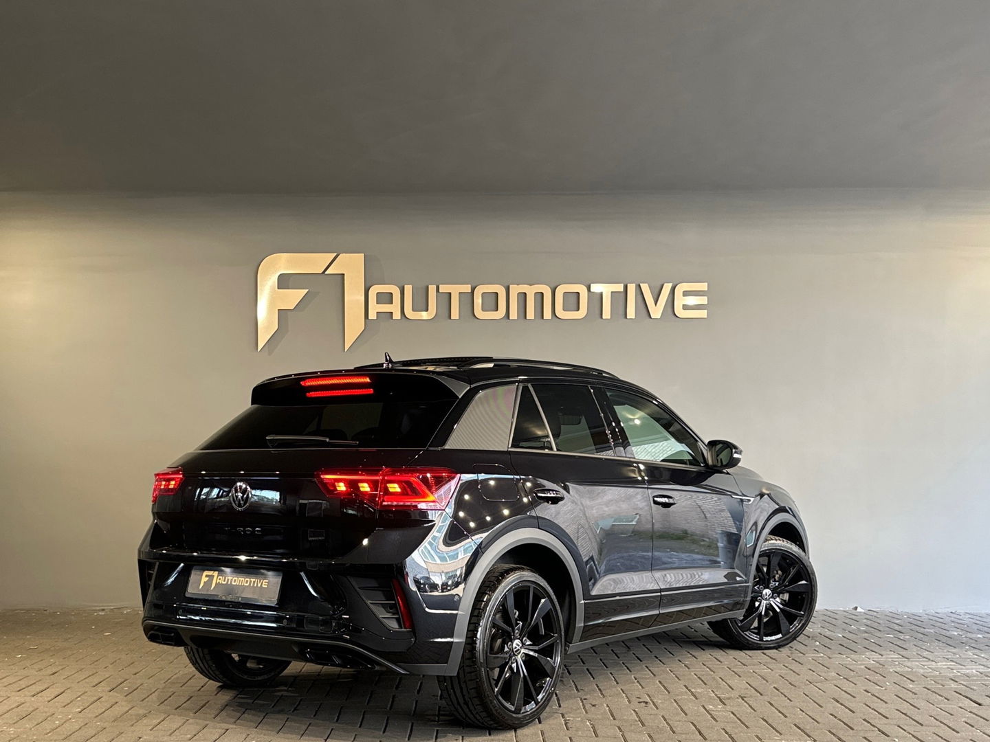Volkswagen T-Roc 1.5 TSI R-Line Pano|Keyless|IQ|Sfeerver|BTW