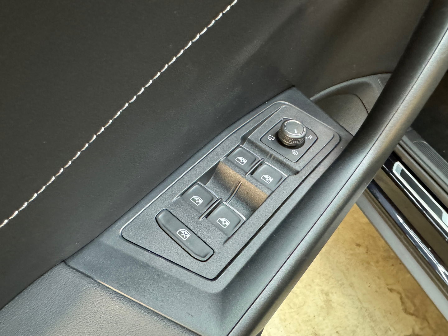 Volkswagen T-Roc 1.5 TSI R-Line Pano|Keyless|IQ|Sfeerver|BTW