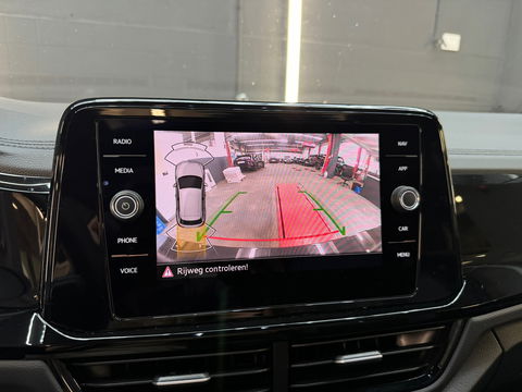 Volkswagen T-Roc 1.5 TSI R-Line Pano|Keyless|IQ|Sfeerver|BTW