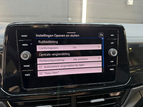 Volkswagen T-Roc 1.5 TSI R-Line Pano|Keyless|IQ|Sfeerver|BTW