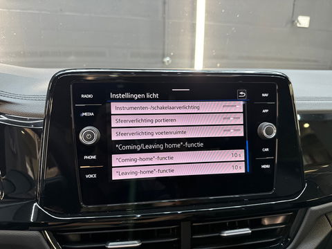 Volkswagen T-Roc 1.5 TSI R-Line Pano|Keyless|IQ|Sfeerver|BTW