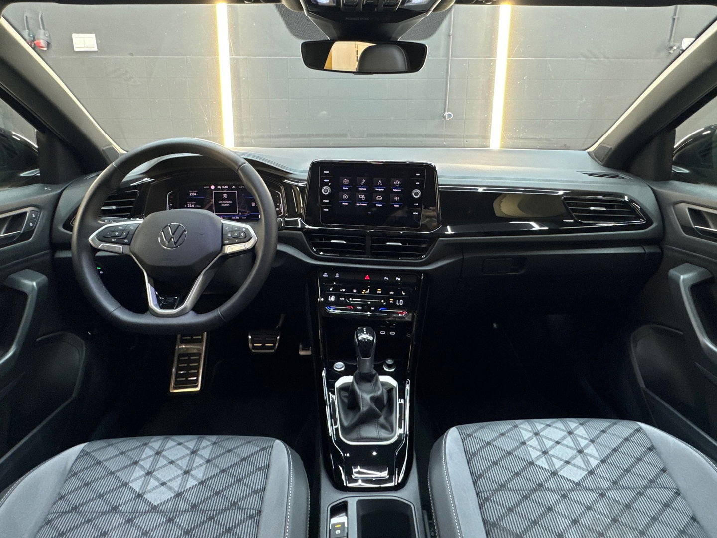 Volkswagen T-Roc 1.5 TSI R-Line Pano|Keyless|IQ|Sfeerver|BTW