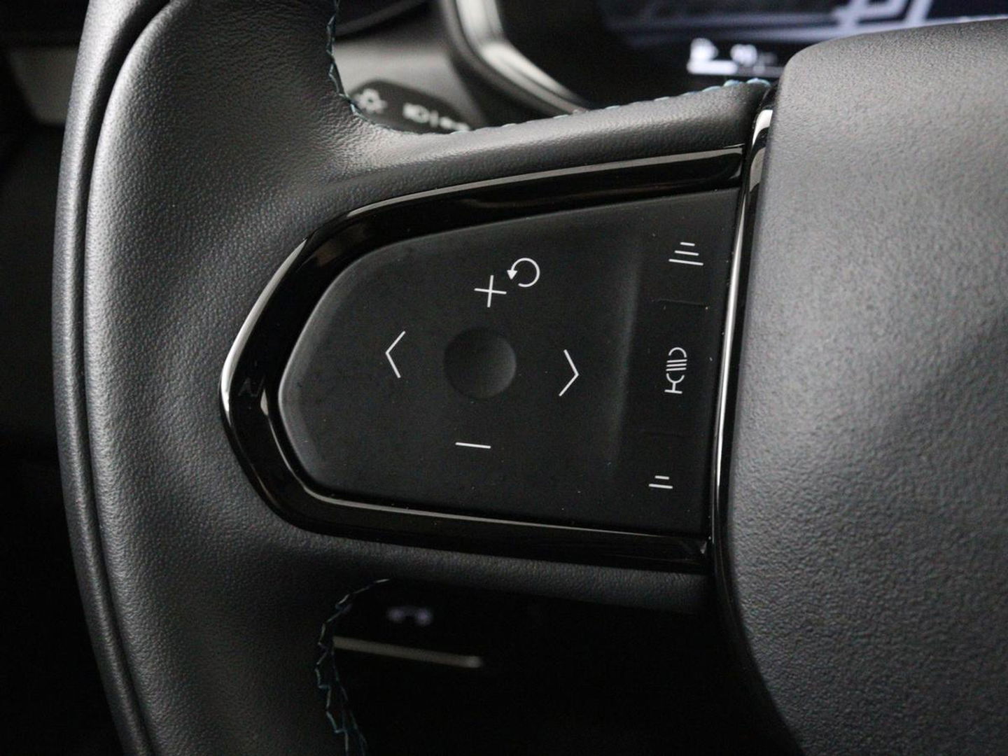 Lynk & Co 01 1.5 Plug In | Panoramadak | Infinity by Harman | 360 Camera | Adaptive cruise | Stoelverwarming | Carplay | Memory | Full LED