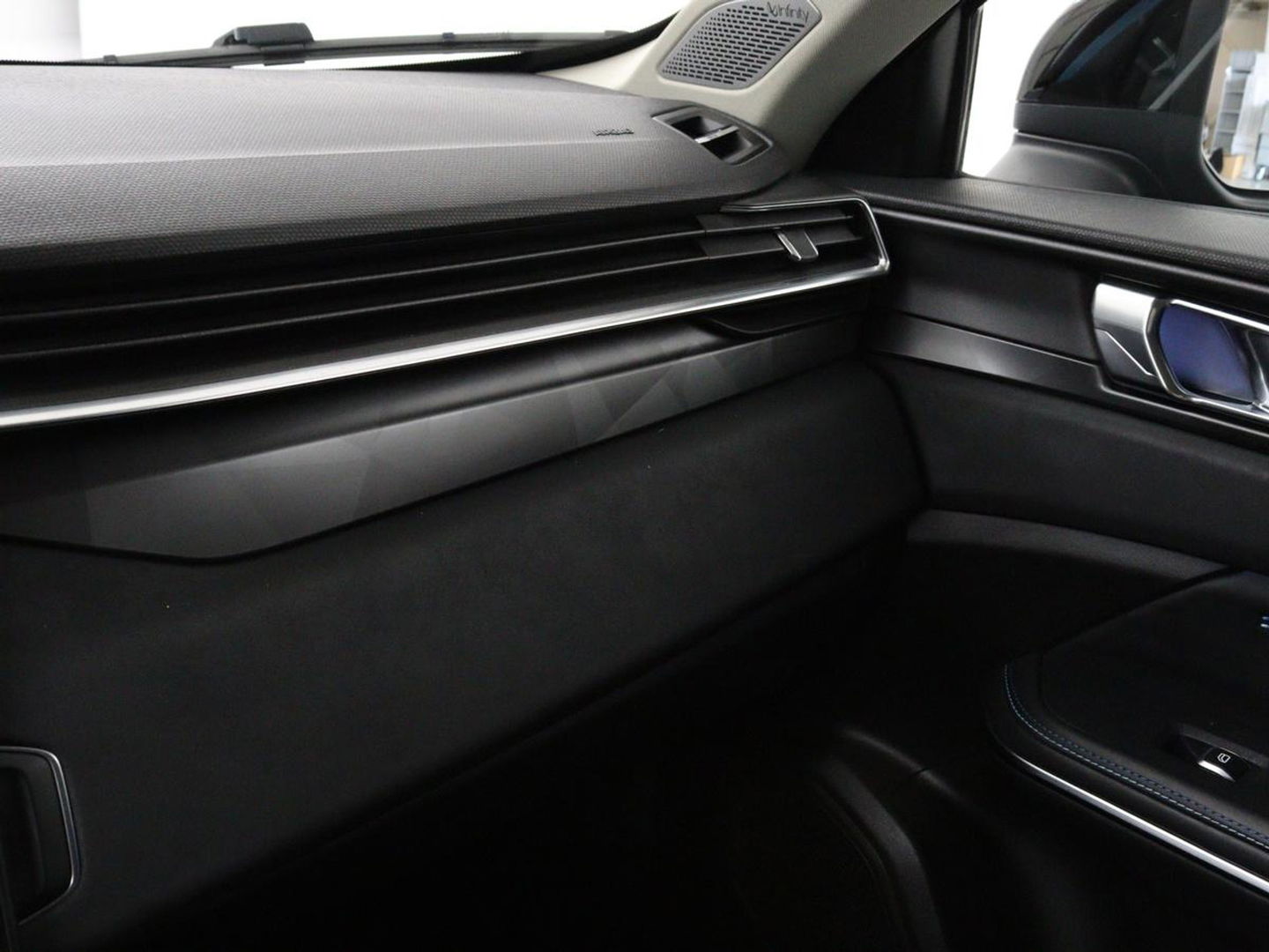Lynk & Co 01 1.5 Plug In | Panoramadak | Infinity by Harman | 360 Camera | Adaptive cruise | Stoelverwarming | Carplay | Memory | Full LED