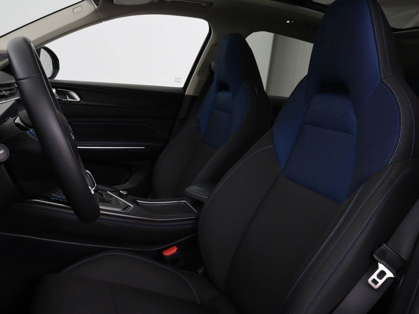 Lynk & Co 01 1.5 Plug In | Panoramadak | Infinity by Harman | 360 Camera | Adaptive cruise | Stoelverwarming | Carplay | Memory | Full LED