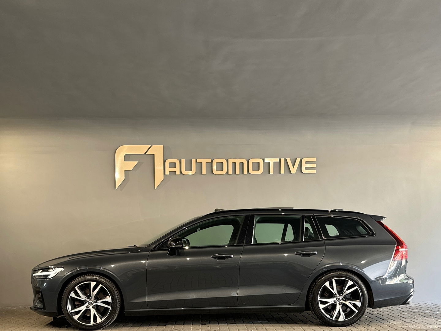 Volvo V60 2.0 T4 R-Design Pano|Harman/Kardon|Memory|Leer|VOL