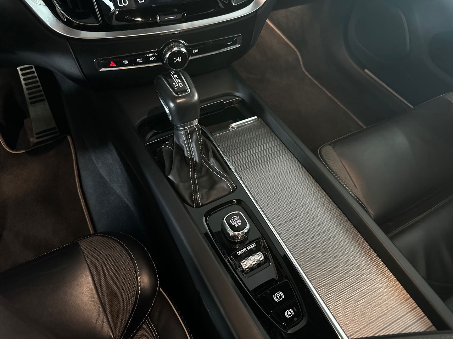 Volvo V60 2.0 T4 R-Design Pano|Harman/Kardon|Memory|Leer|VOL