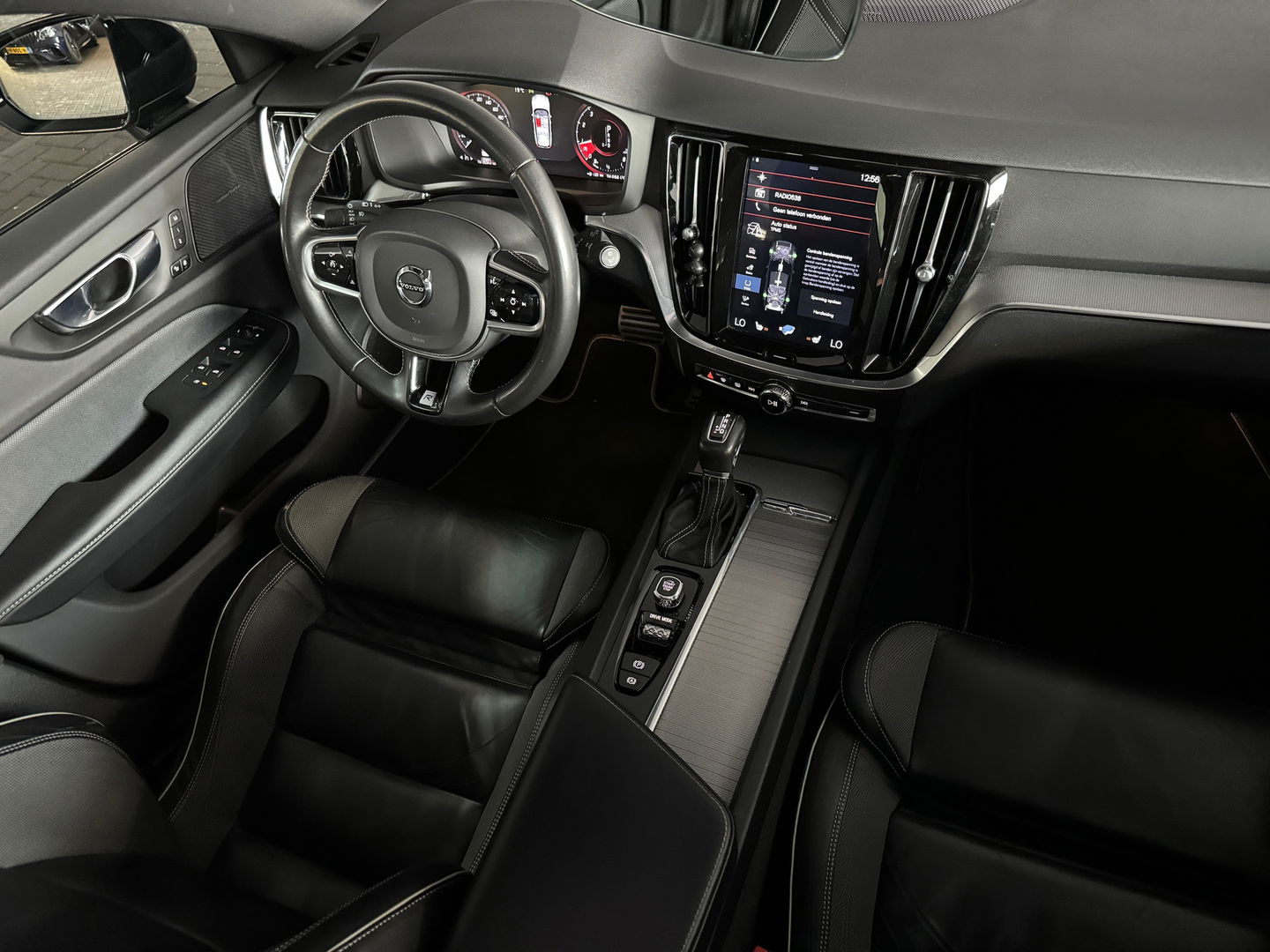 Volvo V60 2.0 T4 R-Design Pano|Harman/Kardon|Memory|Leer|VOL