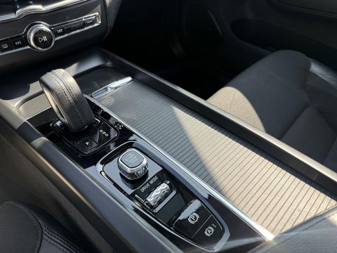 Volvo XC60 2.0 Recharge T6 AWD R-Design H&K l CarPlay l Pano