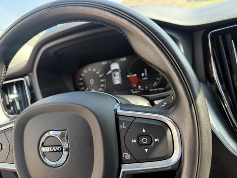Volvo XC60 2.0 Recharge T6 AWD R-Design H&K l CarPlay l Pano