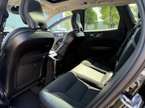 Volvo XC60 2.0 Recharge T6 AWD R-Design H&K l CarPlay l Pano