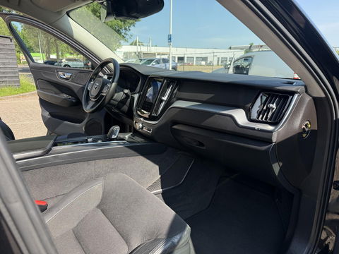Volvo XC60 2.0 Recharge T6 AWD R-Design H&K l CarPlay l Pano