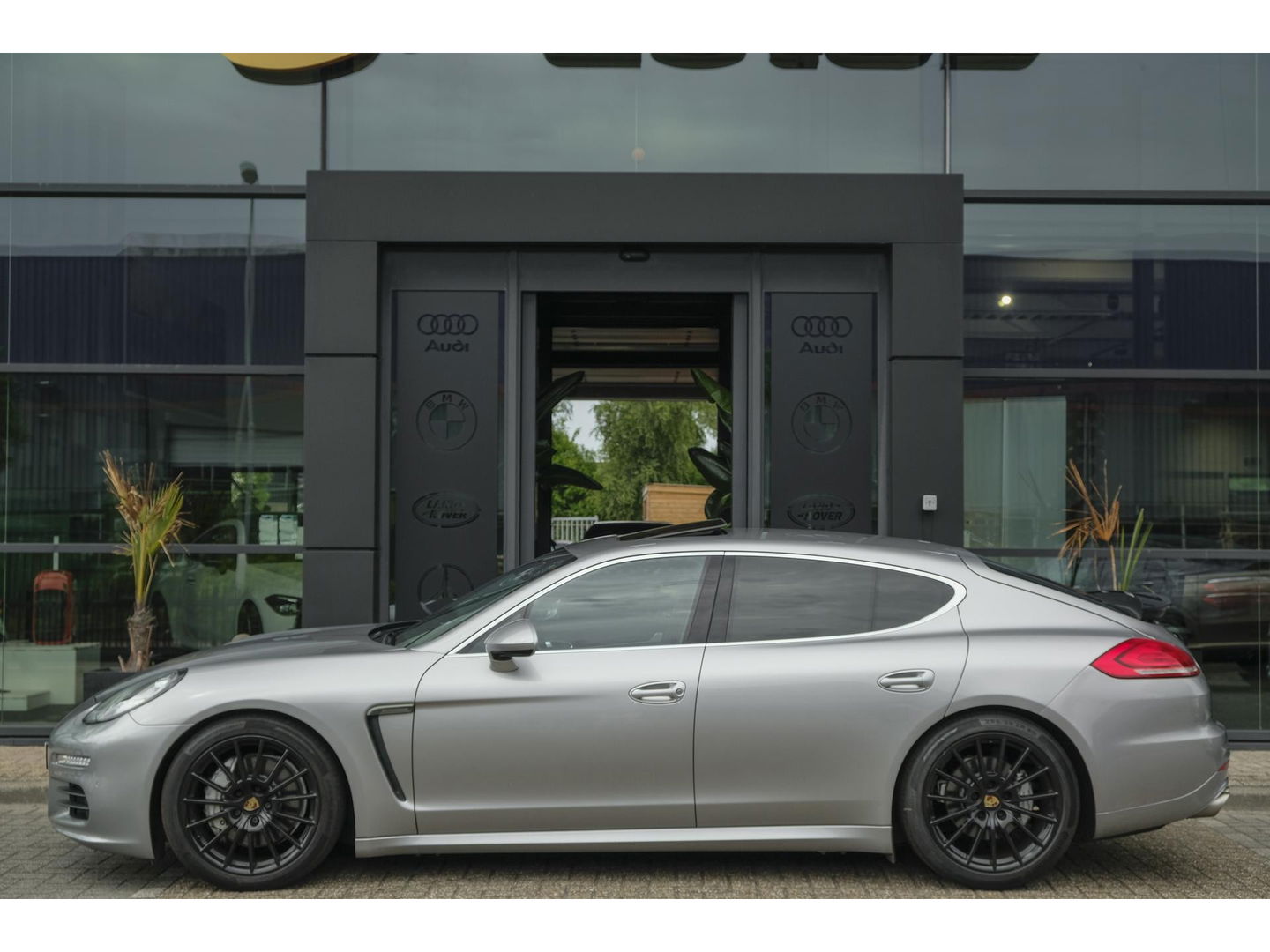 Porsche Panamera 3.0 S 421pk Facelift Schuifdak Stoelkoeling Luchtvering Bose LED lampen 20" LMV Navigatie Camera Elektrische klep