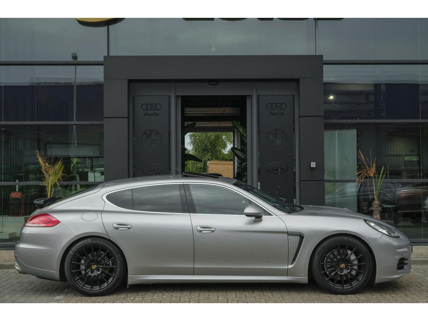 Porsche Panamera 3.0 S 421pk Facelift Schuifdak Stoelkoeling Luchtvering Bose LED lampen 20" LMV Navigatie Camera Elektrische klep