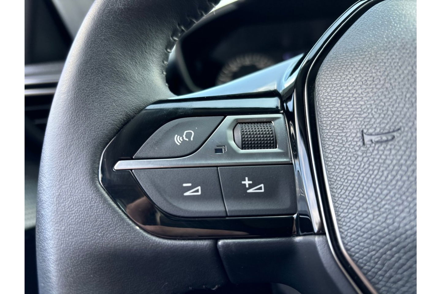 Peugeot 208 1.2 PT ALLURE ACTIVE AIRCO NAVI CRUISE.