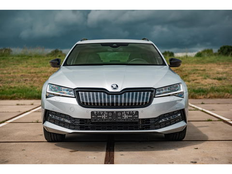 Škoda Superb Combi 1.4 TSI iV Sportline Business | PANO | TREKHAAK | ALCANTARA