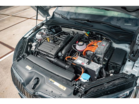 Škoda Superb Combi 1.4 TSI iV Sportline Business | PANO | TREKHAAK | ALCANTARA