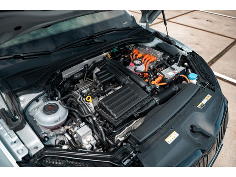 Škoda Superb Combi 1.4 TSI iV Sportline Business | PANO | TREKHAAK | ALCANTARA