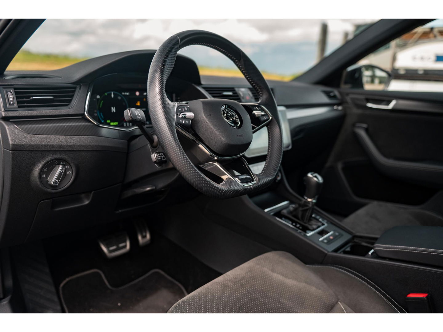 Škoda Superb Combi 1.4 TSI iV Sportline Business | PANO | TREKHAAK | ALCANTARA