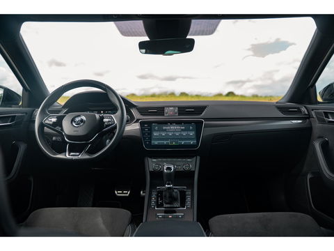 Škoda Superb Combi 1.4 TSI iV Sportline Business | PANO | TREKHAAK | ALCANTARA