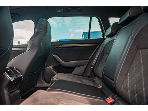 Škoda Superb Combi 1.4 TSI iV Sportline Business | PANO | TREKHAAK | ALCANTARA