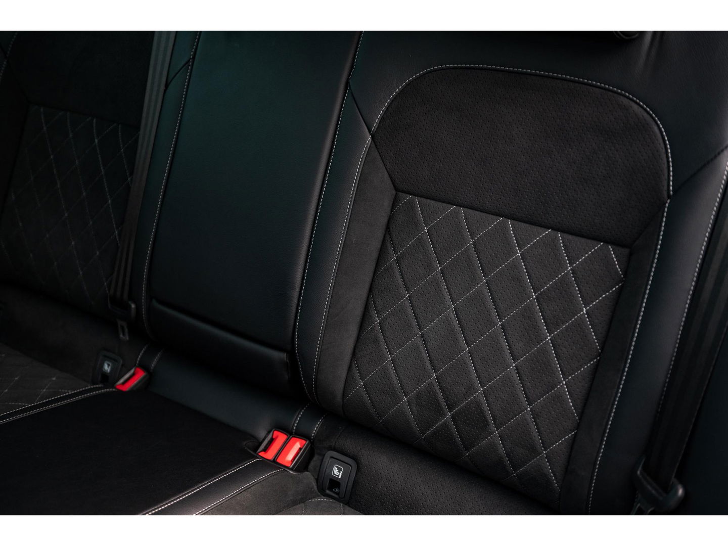 Škoda Superb Combi 1.4 TSI iV Sportline Business | PANO | TREKHAAK | ALCANTARA