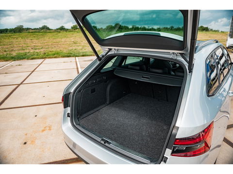 Škoda Superb Combi 1.4 TSI iV Sportline Business | PANO | TREKHAAK | ALCANTARA