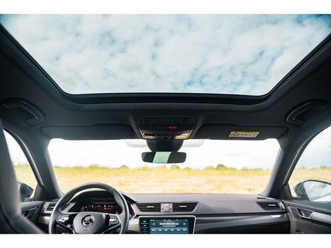 Škoda Superb Combi 1.4 TSI iV Sportline Business | PANO | TREKHAAK | ALCANTARA