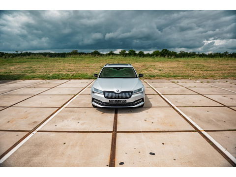 Škoda Superb Combi 1.4 TSI iV Sportline Business | PANO | TREKHAAK | ALCANTARA