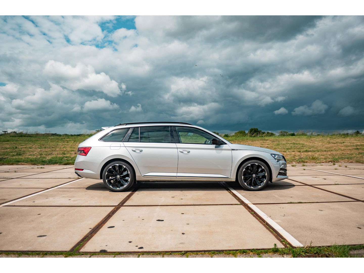 Škoda Superb Combi 1.4 TSI iV Sportline Business | PANO | TREKHAAK | ALCANTARA