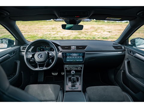 Škoda Superb Combi 1.4 TSI iV Sportline Business | PANO | TREKHAAK | ALCANTARA