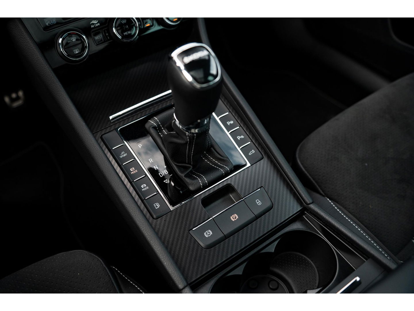 Škoda Superb Combi 1.4 TSI iV Sportline Business | PANO | TREKHAAK | ALCANTARA