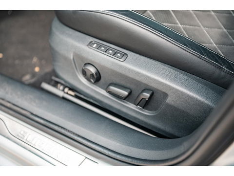 Škoda Superb Combi 1.4 TSI iV Sportline Business | PANO | TREKHAAK | ALCANTARA