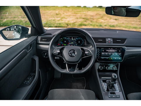 Škoda Superb Combi 1.4 TSI iV Sportline Business | PANO | TREKHAAK | ALCANTARA