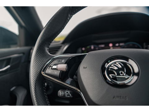 Škoda Superb Combi 1.4 TSI iV Sportline Business | PANO | TREKHAAK | ALCANTARA
