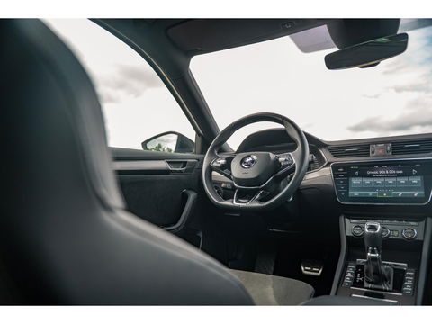 Škoda Superb Combi 1.4 TSI iV Sportline Business | PANO | TREKHAAK | ALCANTARA