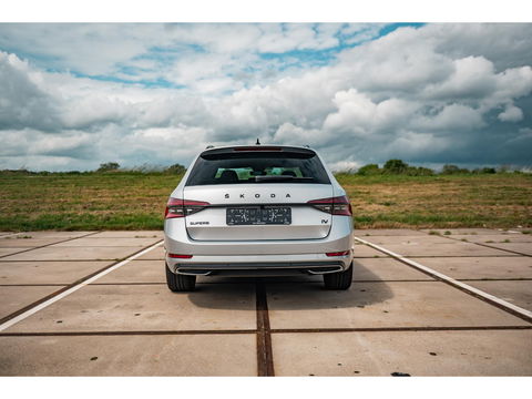 Škoda Superb Combi 1.4 TSI iV Sportline Business | PANO | TREKHAAK | ALCANTARA