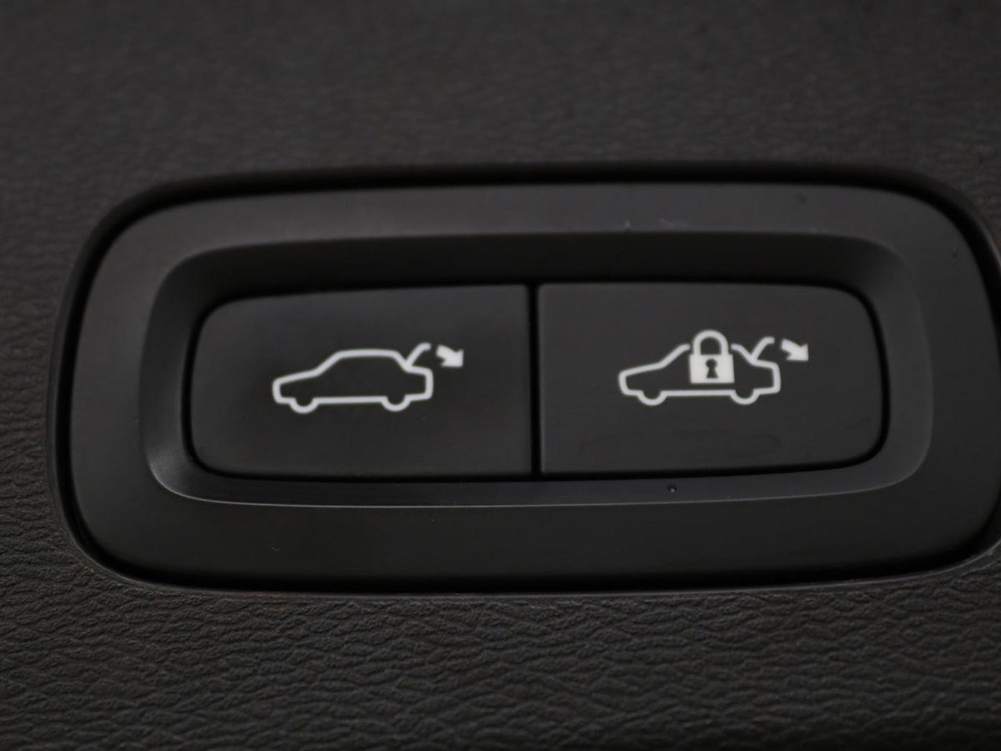 Volvo V60 2.0 T6 Recharge AWD Inscription Expression | Panoramadak | Head-Up | Leder | Stoel & stuurverwarming | 360 camera | Adaptive cruise | Trekhaak | Harman/Kardon | Carplay | Navigatie