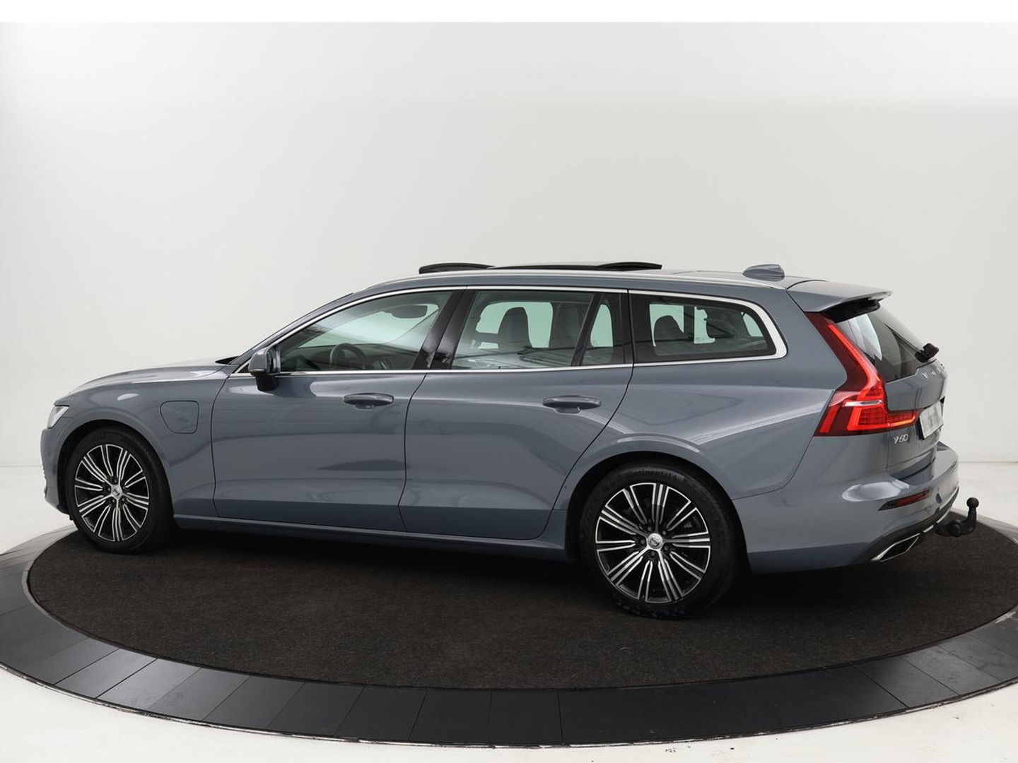 Volvo V60 2.0 T6 Recharge AWD Inscription Expression | Panoramadak | Head-Up | Leder | Stoel & stuurverwarming | 360 camera | Adaptive cruise | Trekhaak | Harman/Kardon | Carplay | Navigatie