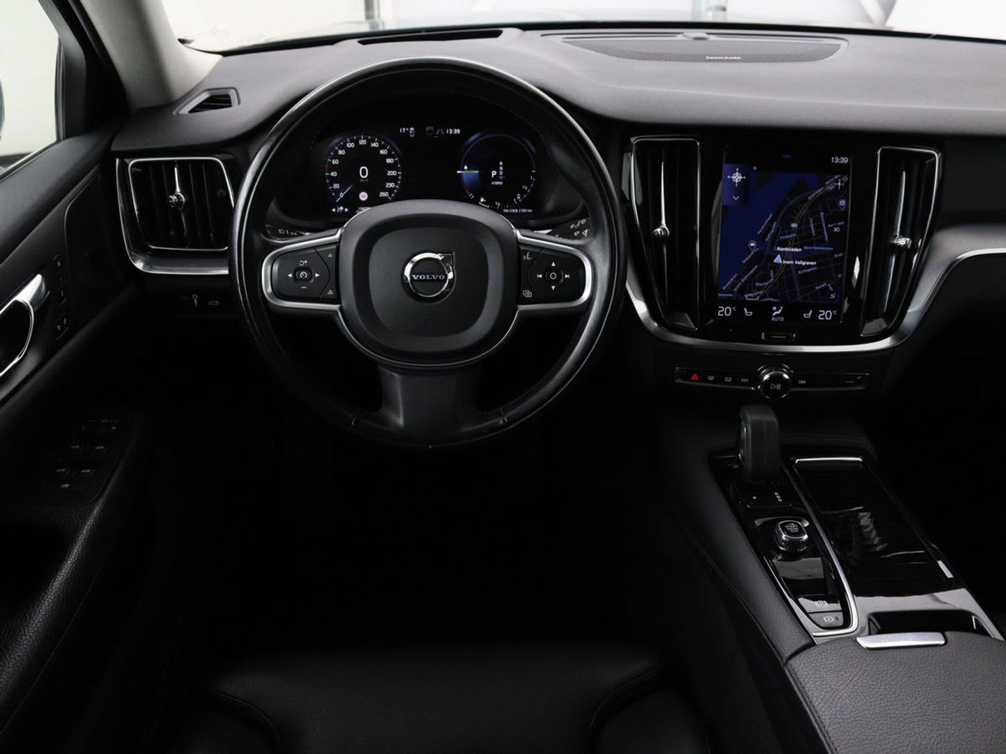 Volvo V60 2.0 T6 Recharge AWD Inscription Expression | Panoramadak | Head-Up | Leder | Stoel & stuurverwarming | 360 camera | Adaptive cruise | Trekhaak | Harman/Kardon | Carplay | Navigatie